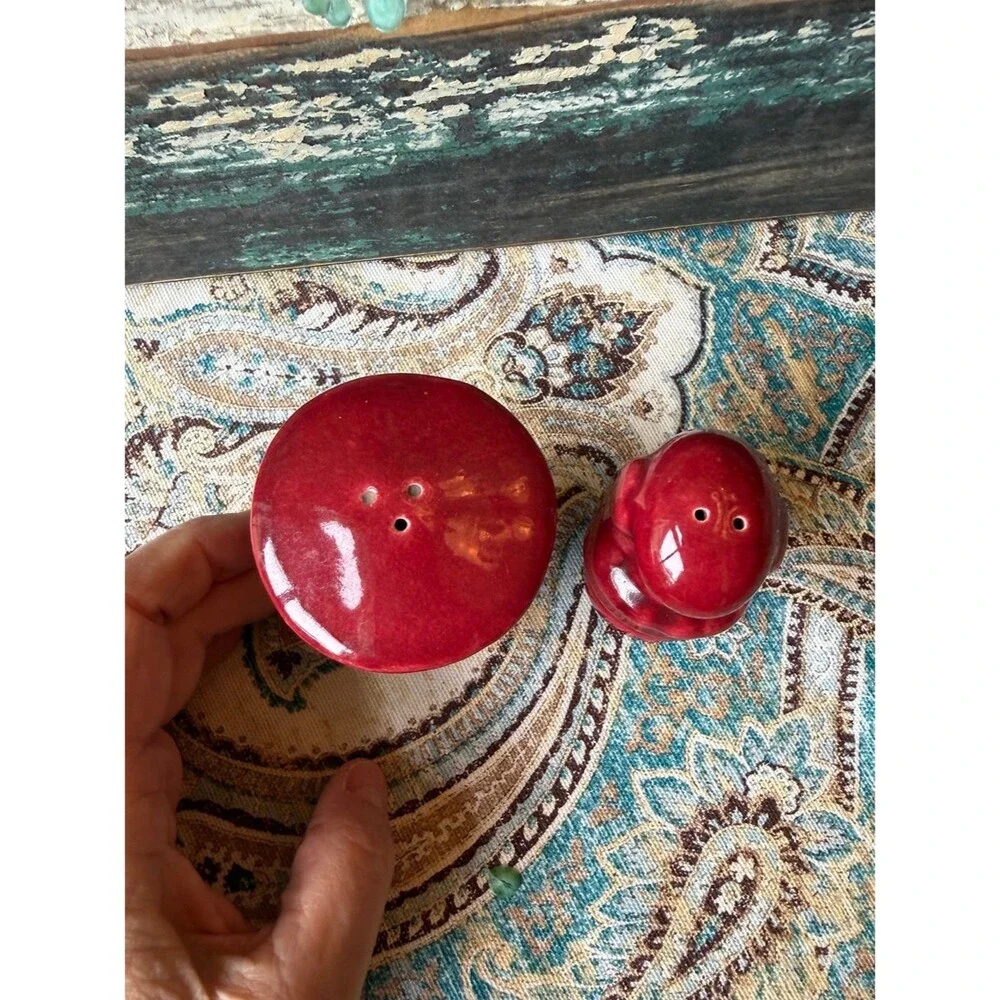 Red Asian Figurine Salt Pepper Shakers Ceramic Glaze Pair Japan Vintage